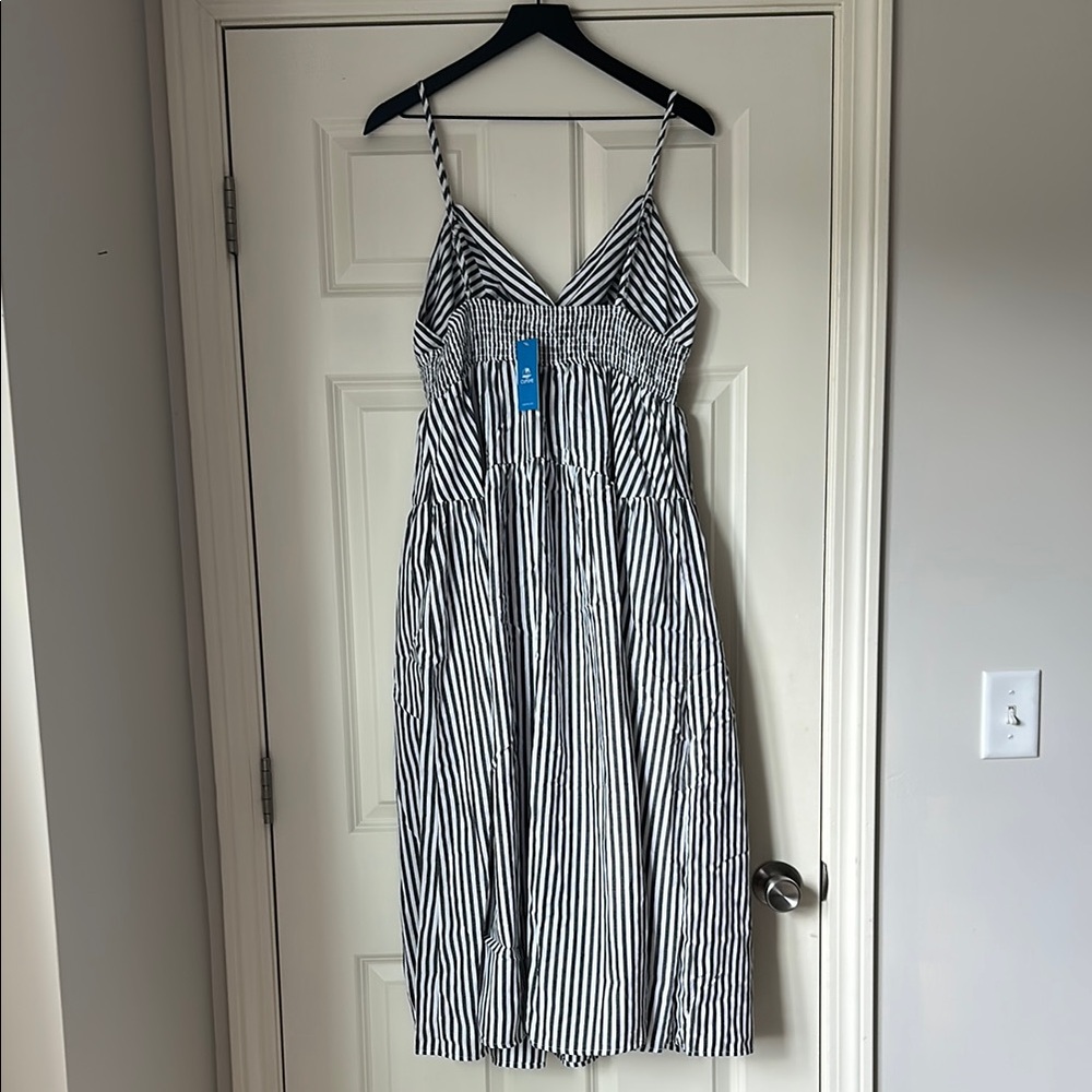 NWT Cupshe Black and White Striped Dress - Picture 4 of 9